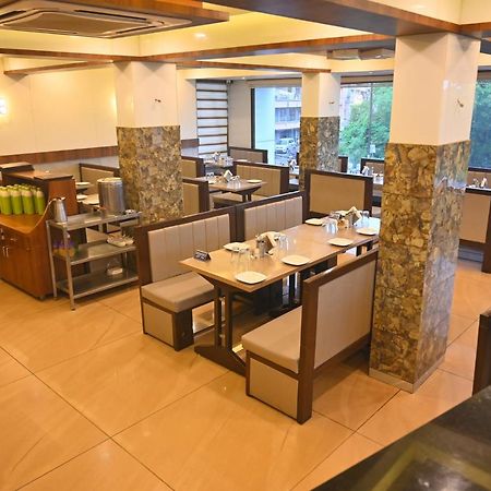 Umargām Hotel Aaram מראה חיצוני תמונה