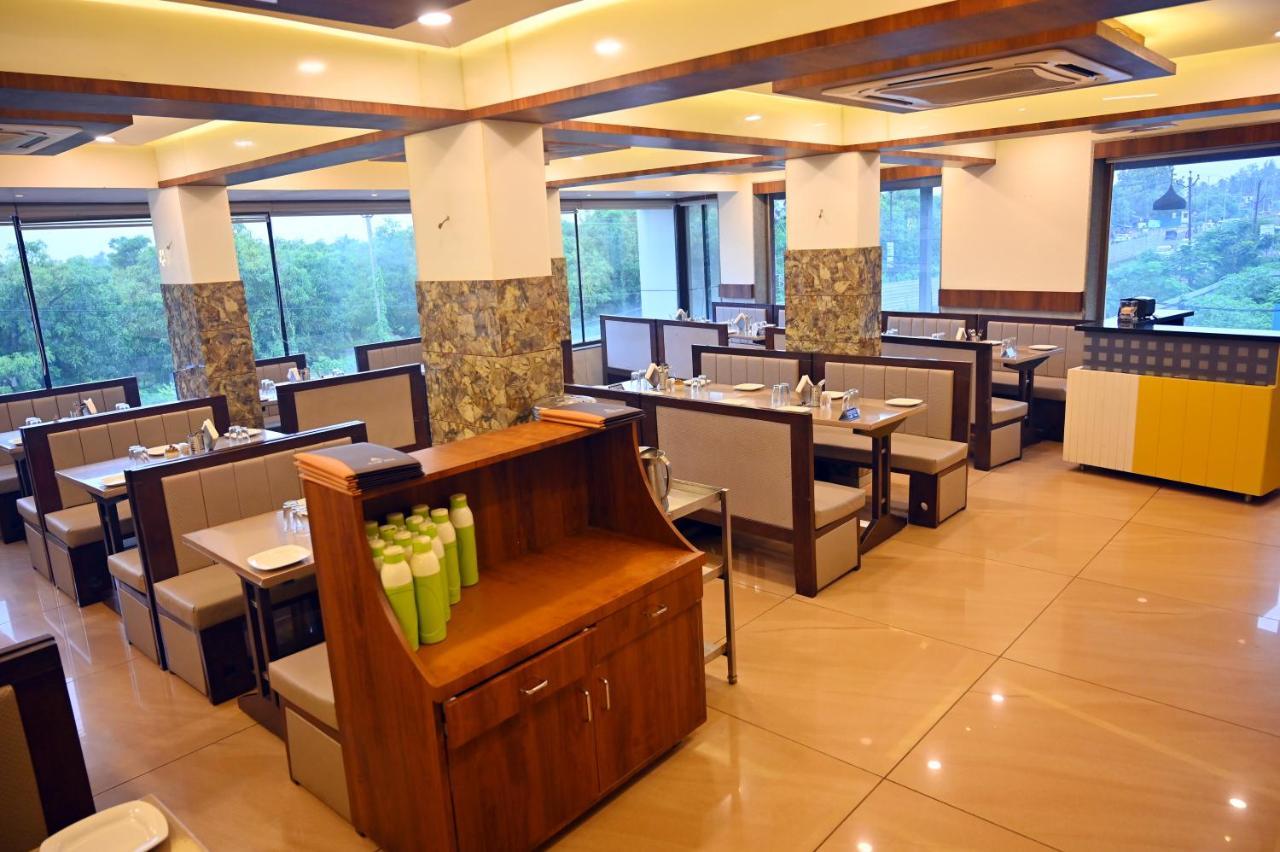 Umargām Hotel Aaram מראה חיצוני תמונה