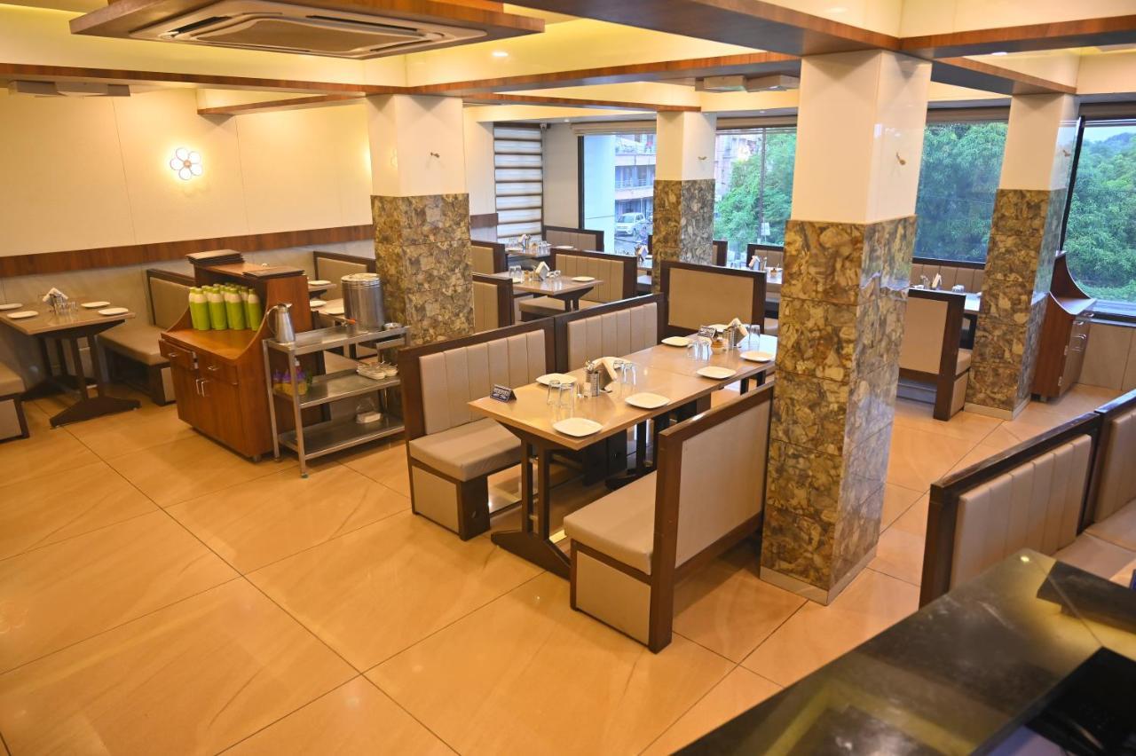 Umargām Hotel Aaram מראה חיצוני תמונה
