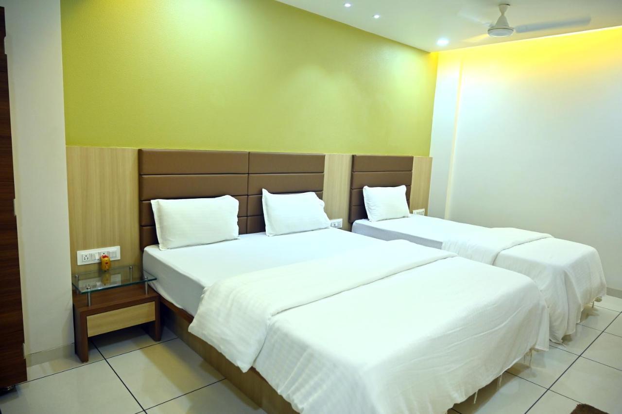 Umargām Hotel Aaram מראה חיצוני תמונה