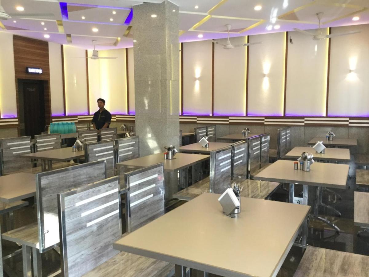 Umargām Hotel Aaram מראה חיצוני תמונה