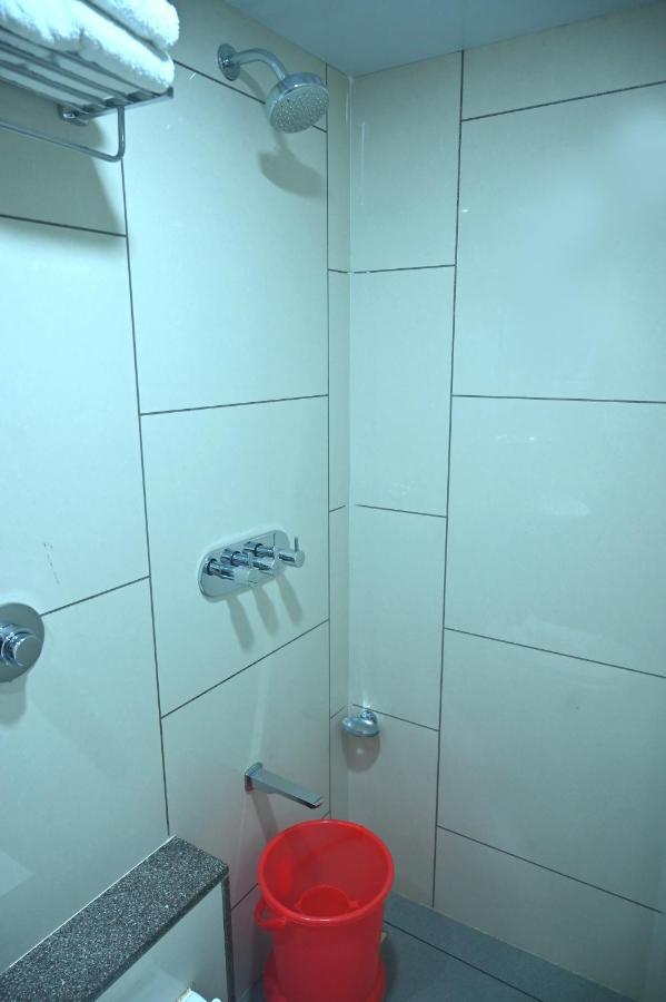 Umargām Hotel Aaram מראה חיצוני תמונה