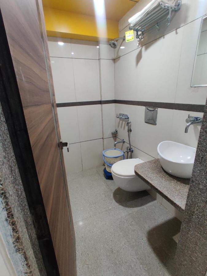 Umargām Hotel Aaram מראה חיצוני תמונה