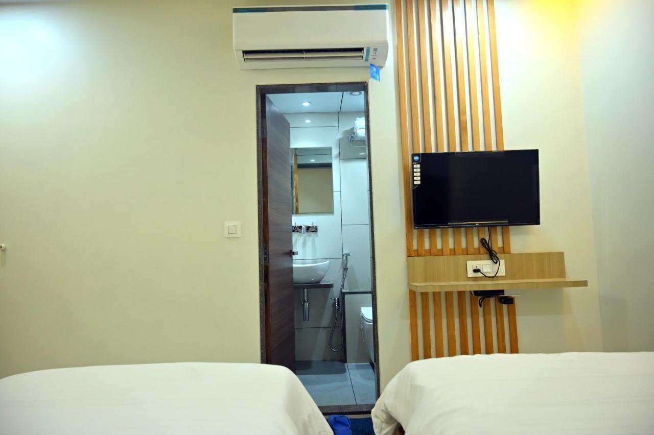 Umargām Hotel Aaram מראה חיצוני תמונה
