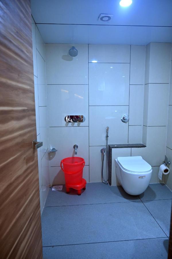 Umargām Hotel Aaram מראה חיצוני תמונה